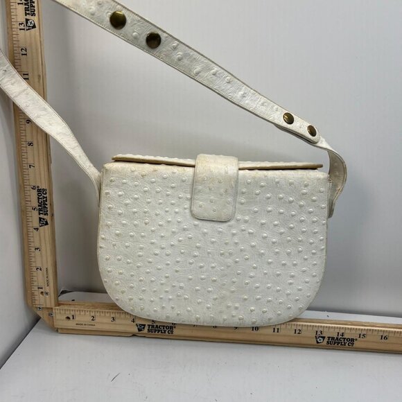 Vintage White Ostrich Embossed Shoulder Bag Gold Turn Lock Classic Handbag Style